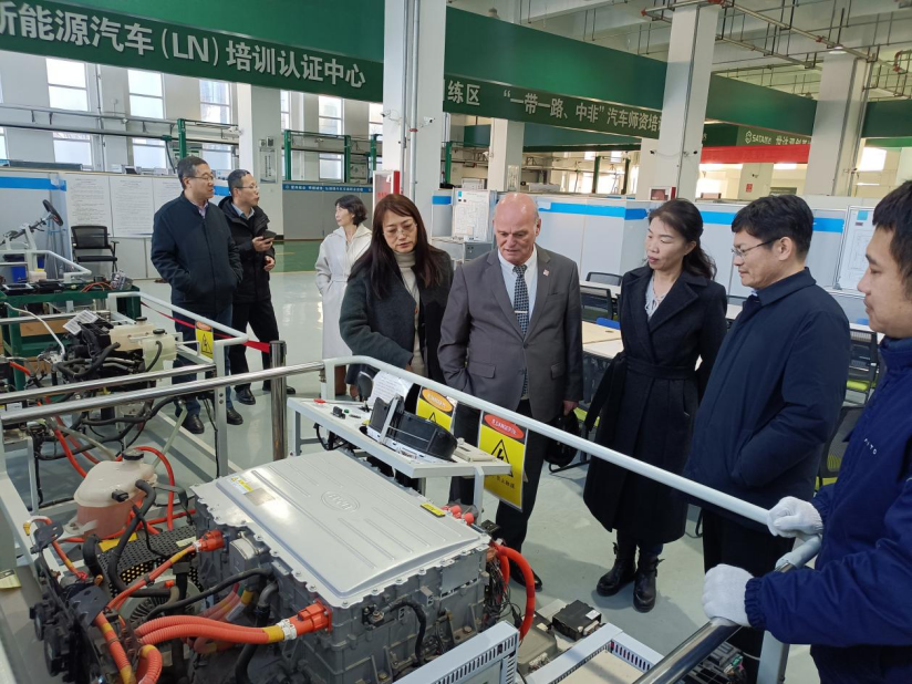 Wellenhof accompanied Dr. Welke to hold a exchange symposium in Texas Vocational and Technical School